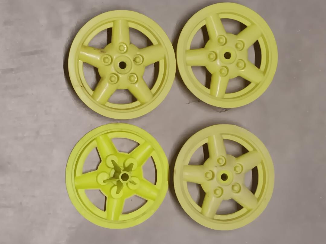 LOT OF 4 – 5 SPOKE POWER WHEELS JEEP LIME GREEN YELLOWISH HUB CAPS
