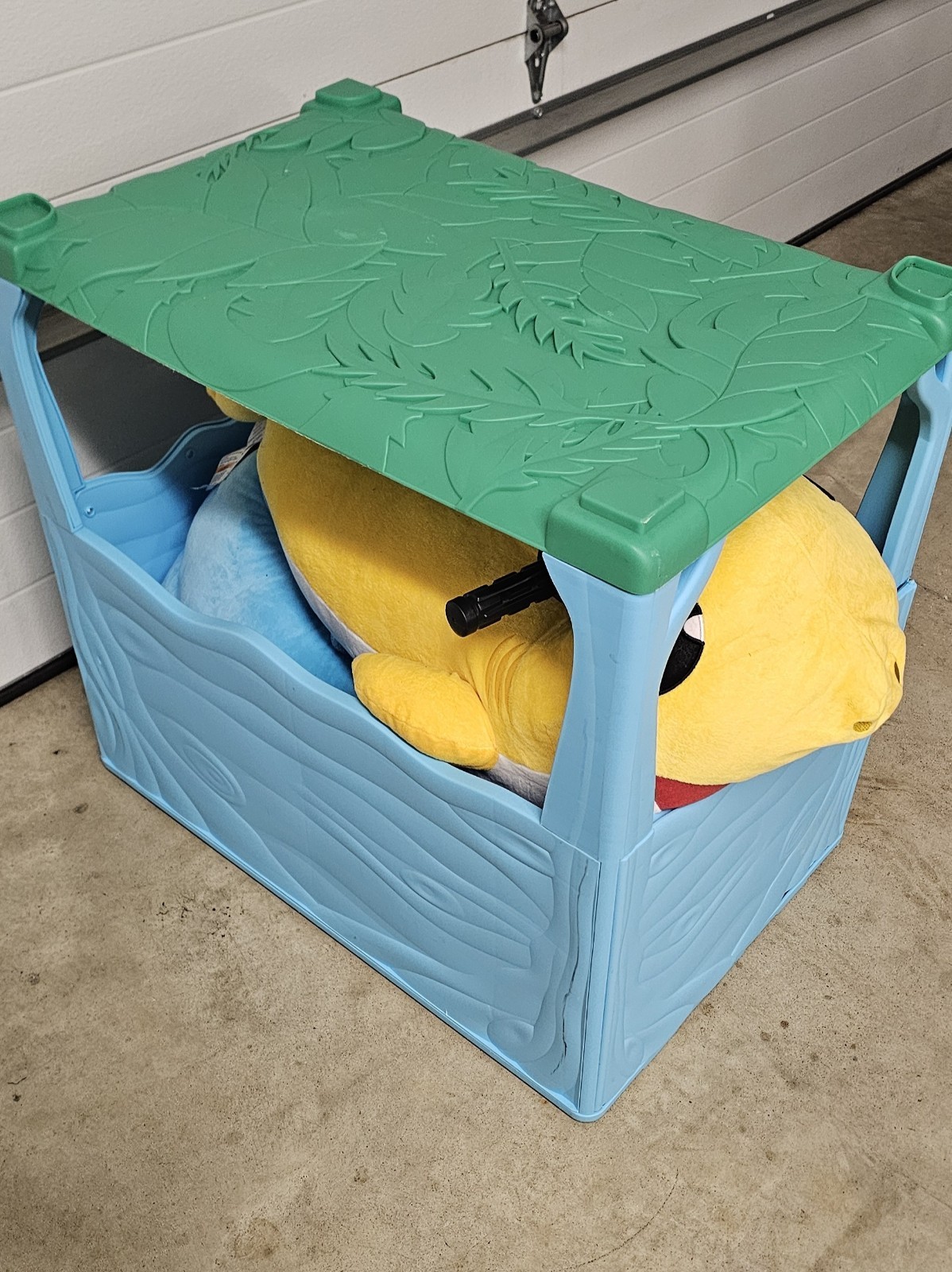 🦈Dynacraft Baby Shark 6V⚡️Super Soft Plush Ride On Toy Ocean Crate Bed