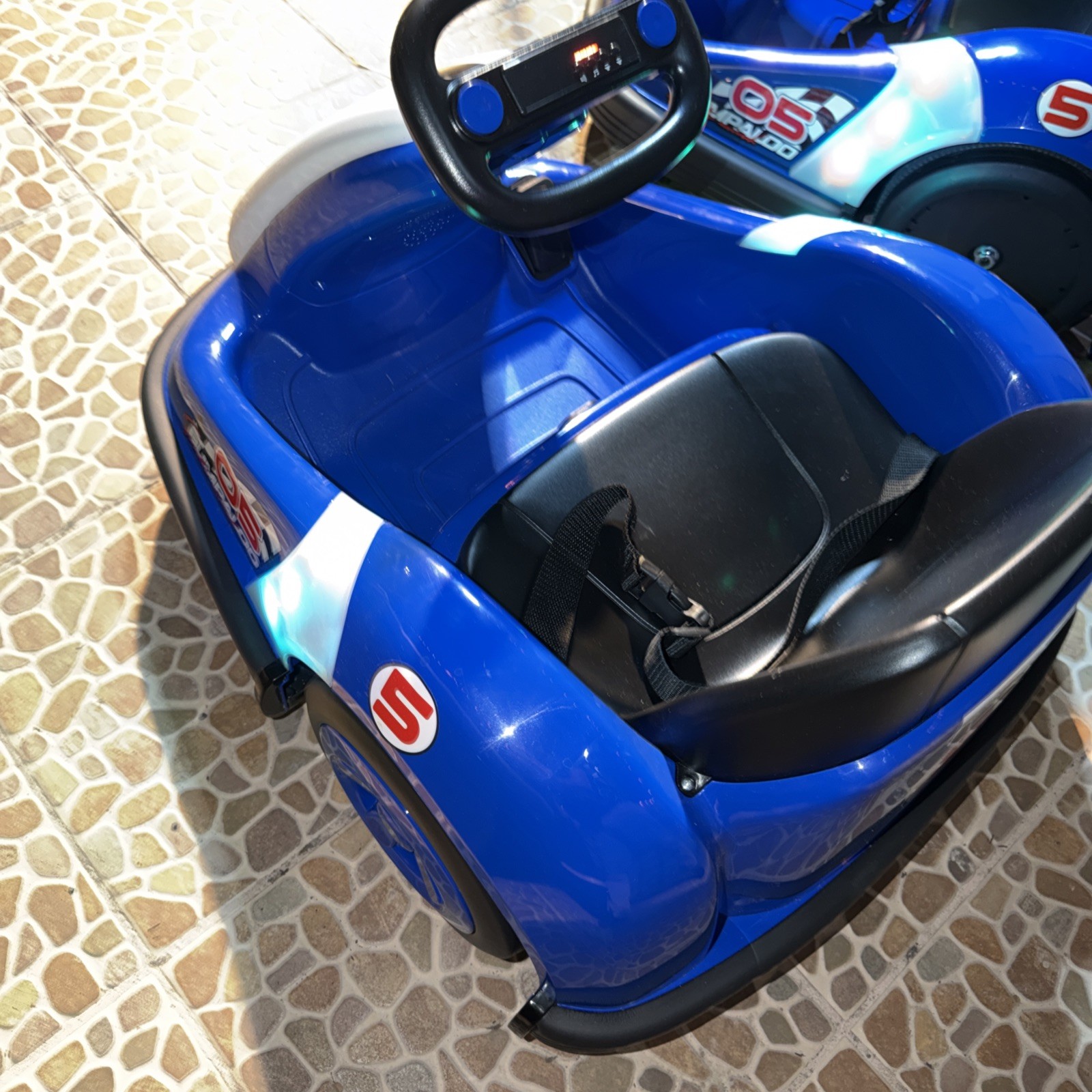 2 Bumper Cars For Kid From 3 To 8, 2.2 Mph Max. They Come With Remote & Charger.