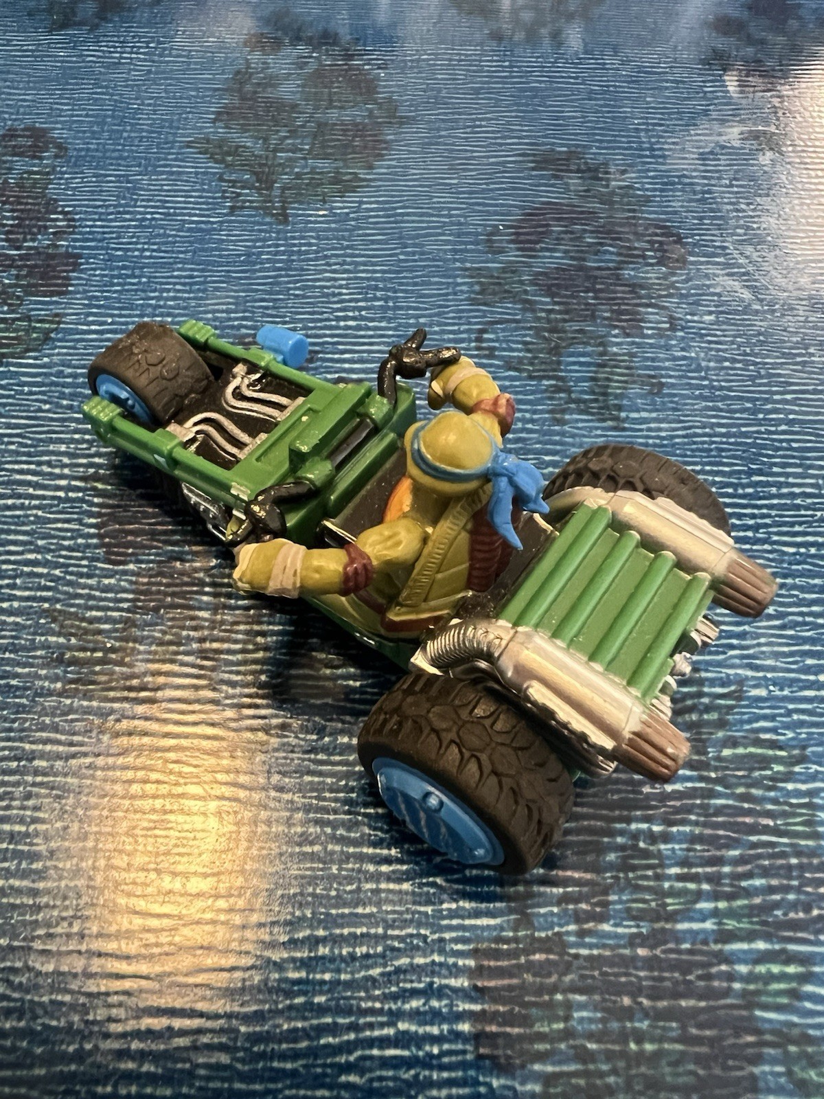 SMALL CARRERRA TEENAGE MUTANT NINJA TURTLE 6V ELECTRIC MOTORCYCLE