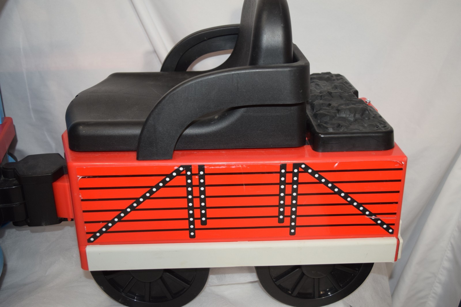 Peg Perego Thomas Tank Engine Train Ride On With Coal Car Battery Charger GUC