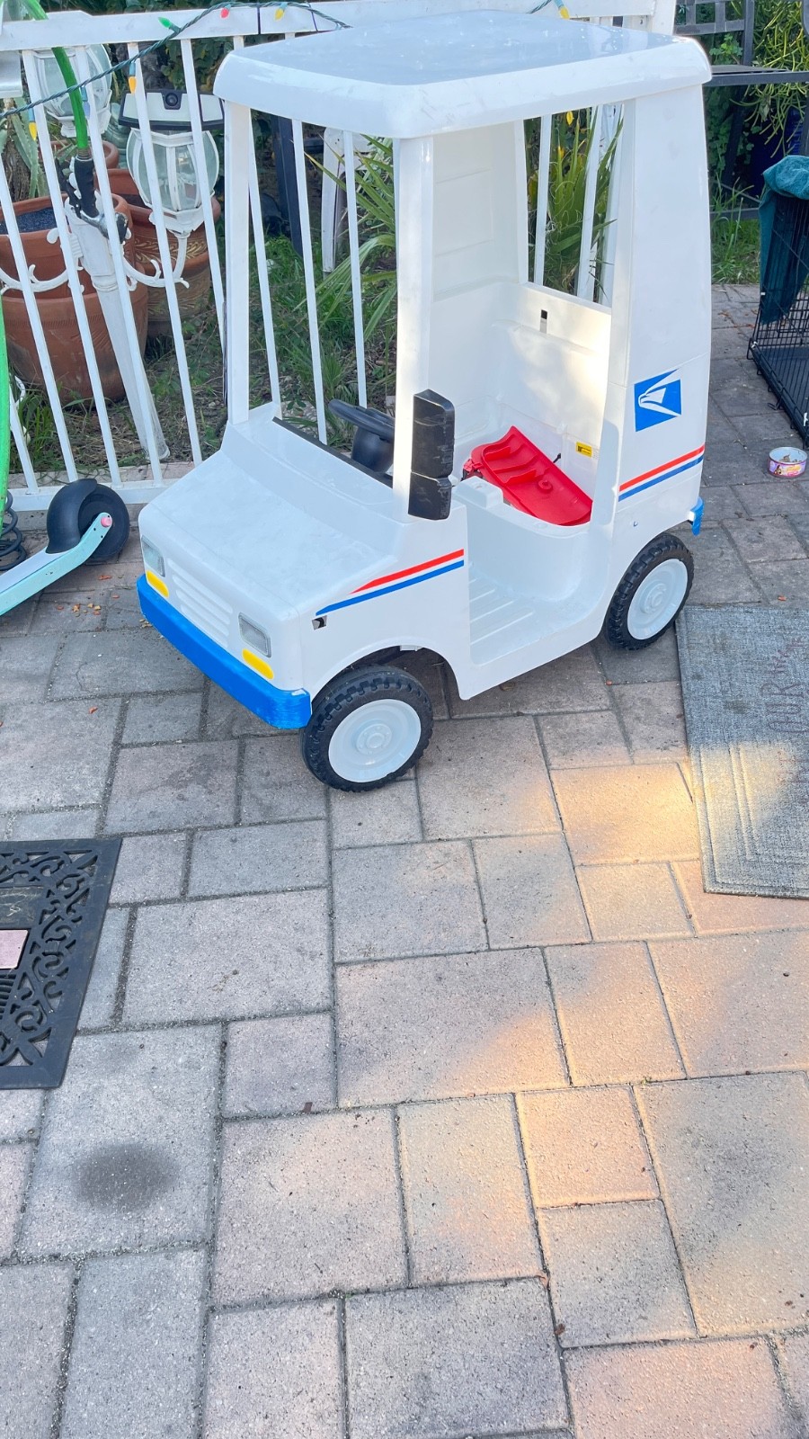 USPS Mail Truck Ride-On Toy with Rechargeable Battery