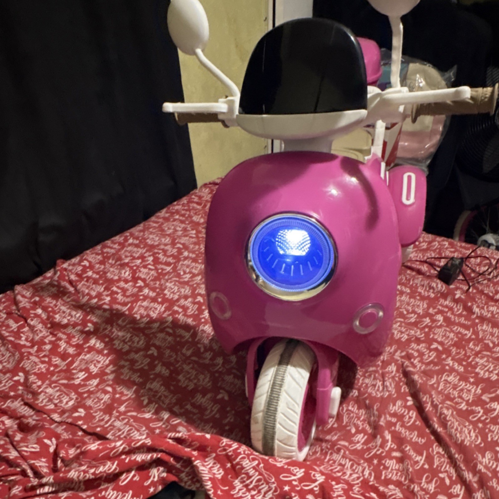 Xingtai Jinxiong Battery Operated Pink Ride-On Scooter HM3388 3-8 Years
