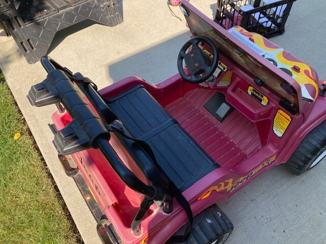 VINTAGE Working Power Wheels 1990s Jeep 4 x 4 Ride On Car RARE