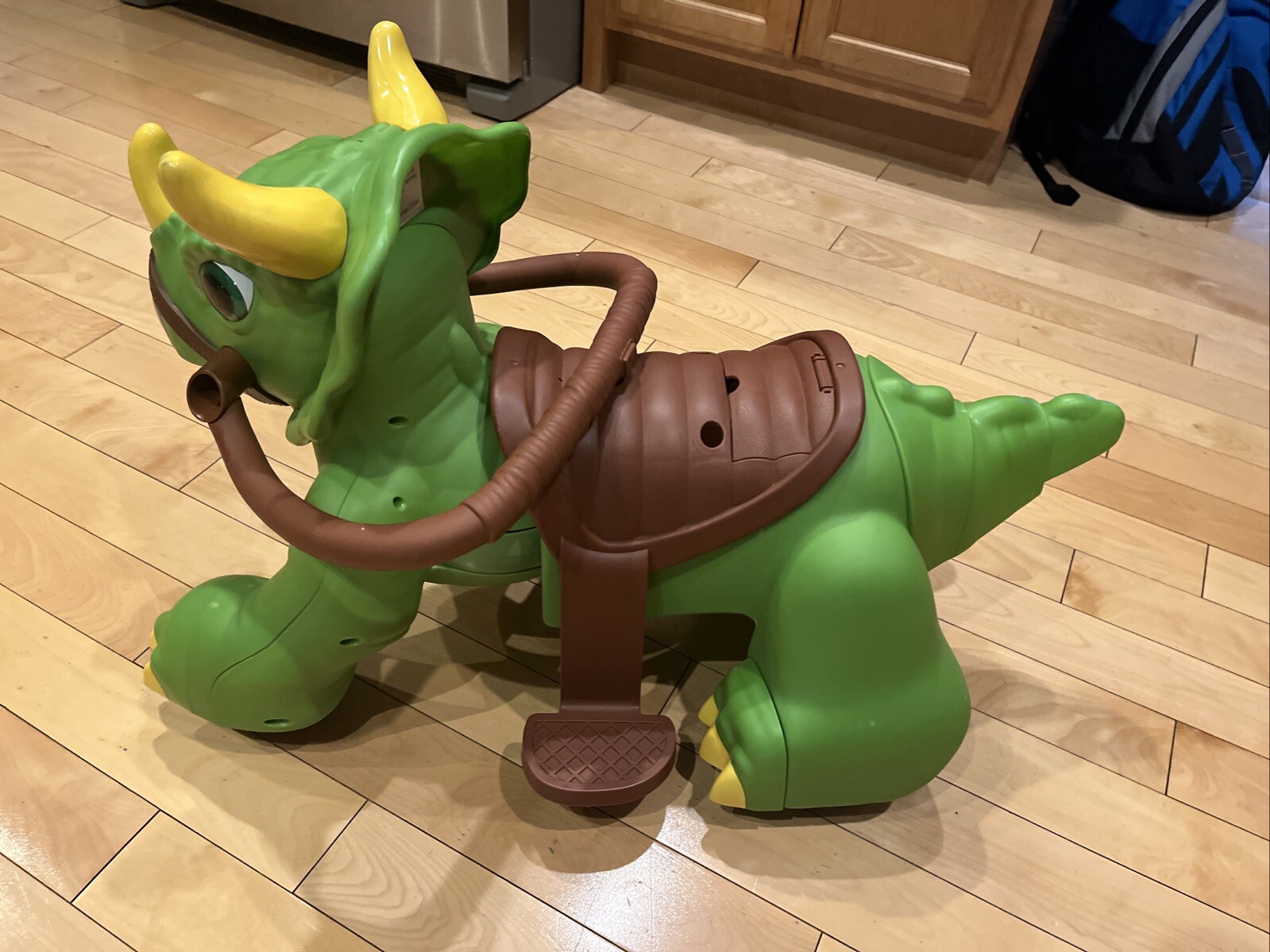 KID TRAX RIDEAMALS Dino Dinosaur Triceratops RIDE-ON TOY Rare HTF 18-30 Mths.
