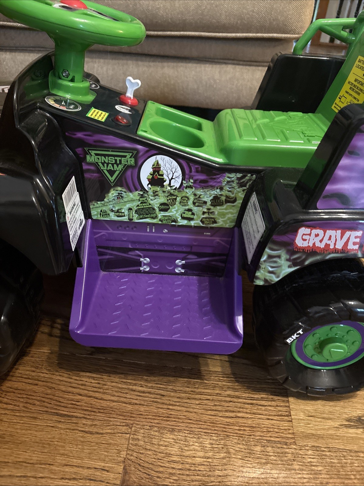 Toddler Monster Jam Grave Digger 6V RideOn Truck Car Charger Not Inc. Untested