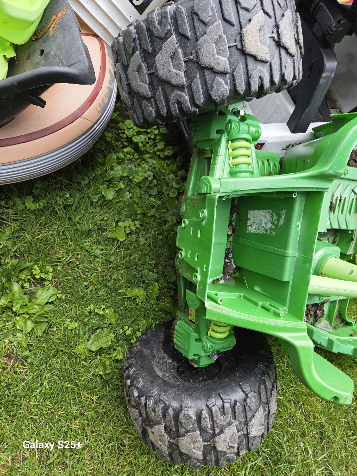 Power Wheels Dune Racer Front Wheels Set Of 2 Green Center Cap Missing 1