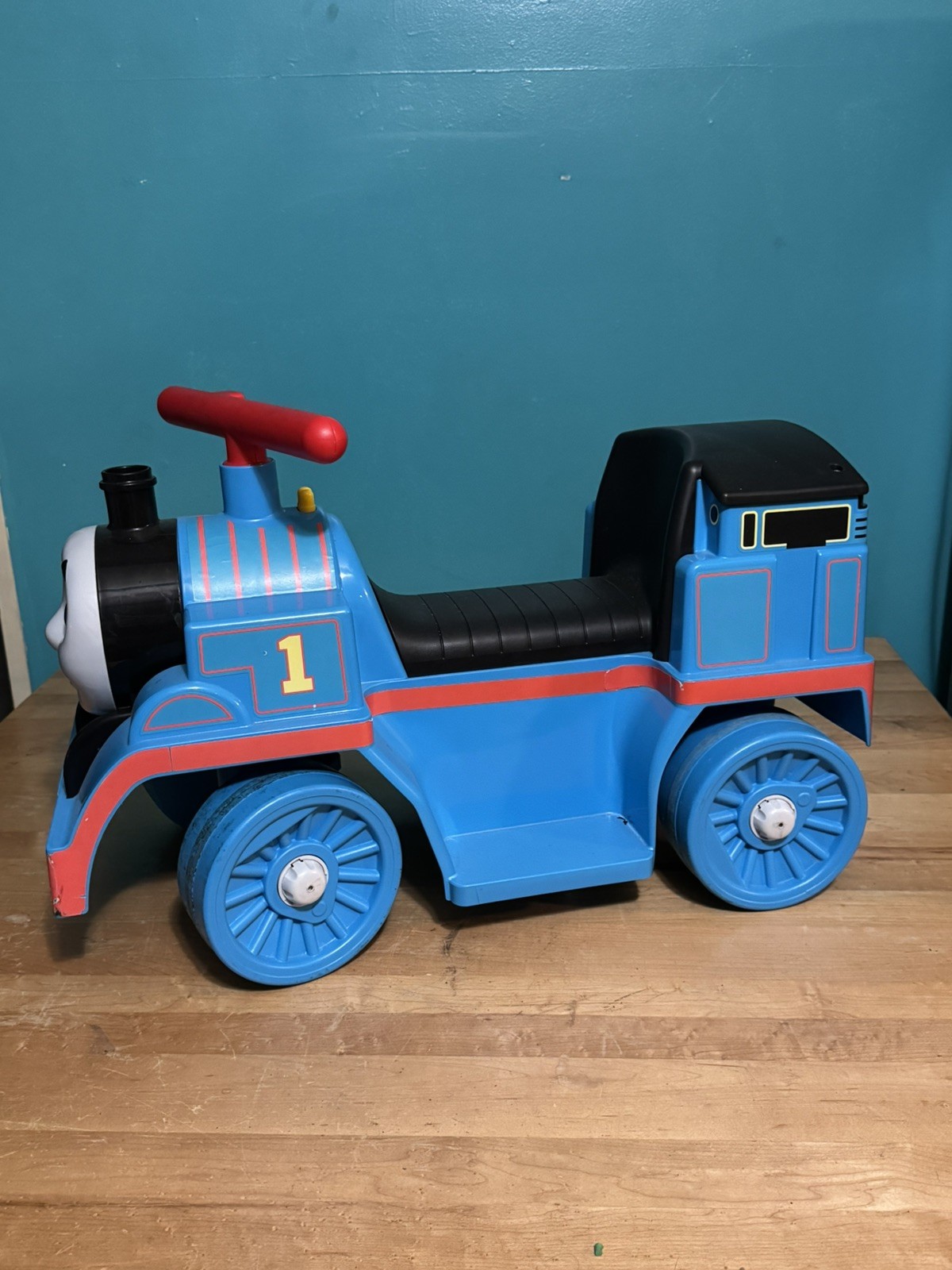 Thomas and Friends 6V Ride-On Train with Track Fisher-Price Power Wheels