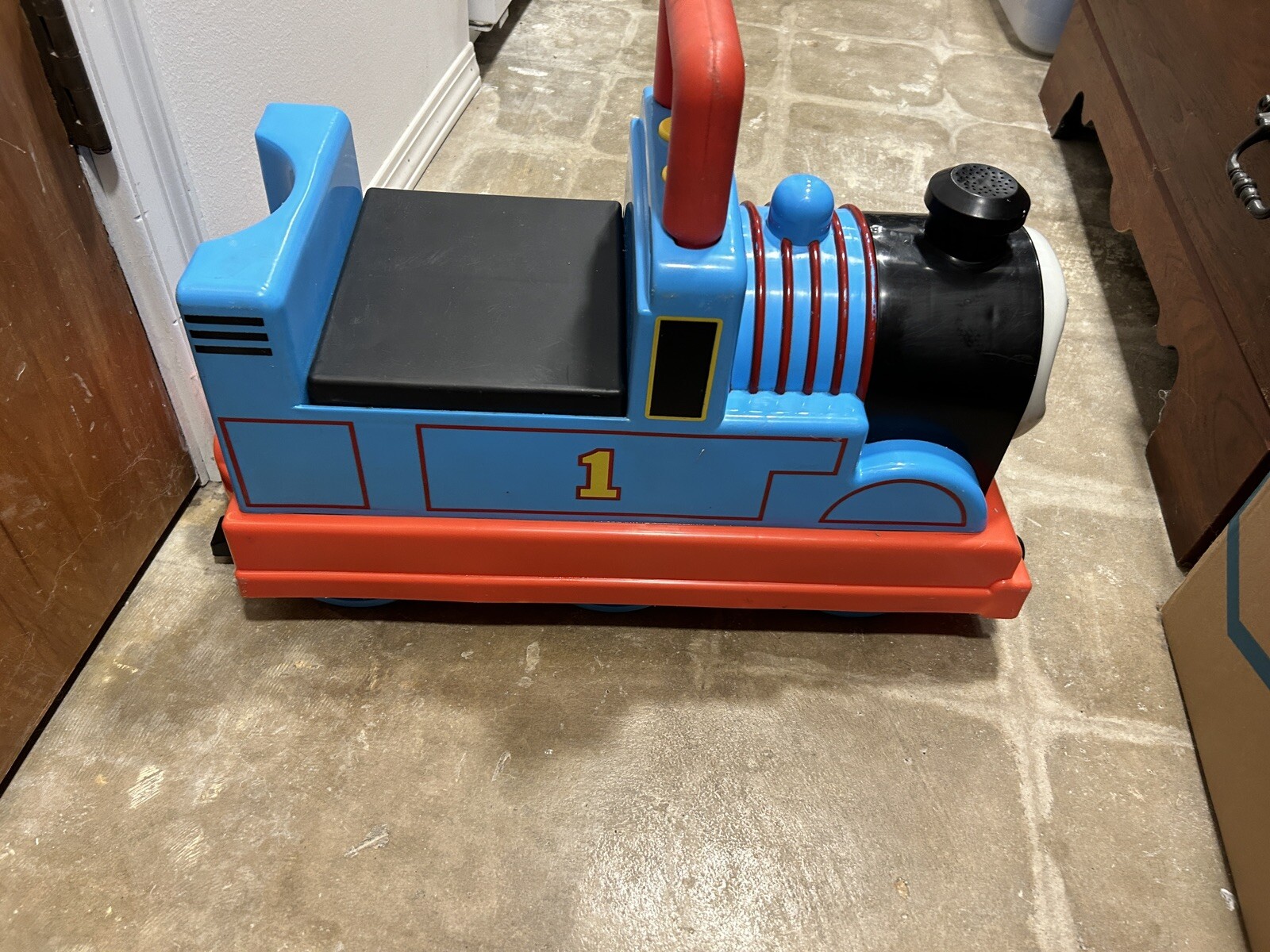 Thomas the Train Ride On Train Scootin Sound Thomas Only One Button Plays Music