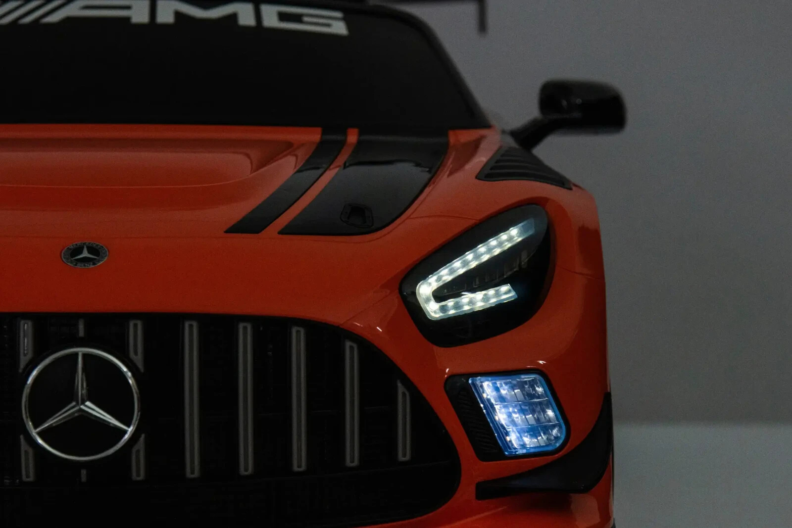 Hyper – Mercedes AMG GT3 12V Ride On – 3.5MPH Max Speed – Front & Rear Lights