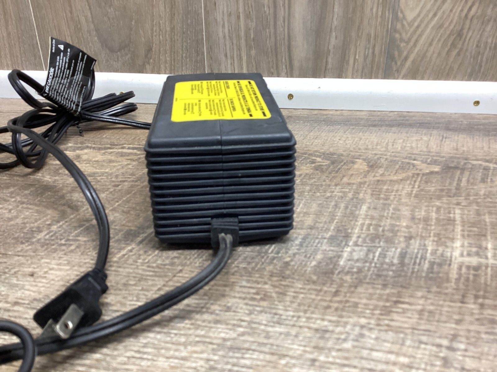 SCHUMACHER CHARGE N RIDE CR2 UNIVERSAL CHARGER FOR RIDE ON TOYS 24V/16V