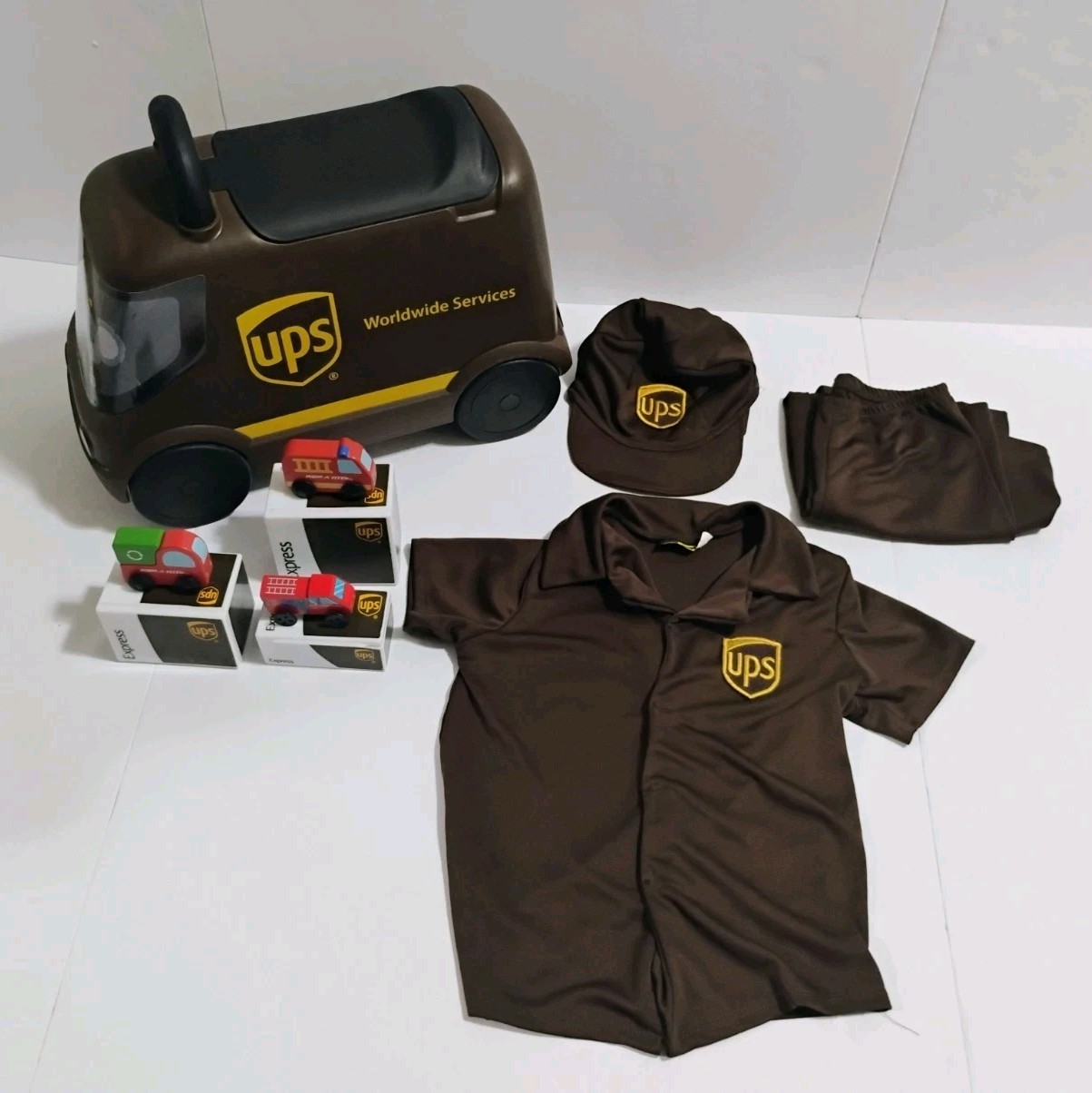 Radio Flyer UPS Ride On Car With Packages & UPS Size 3-4 Years Old Costume
