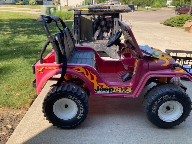 VINTAGE Working Power Wheels 1990s Jeep 4 x 4 Ride On Car RARE