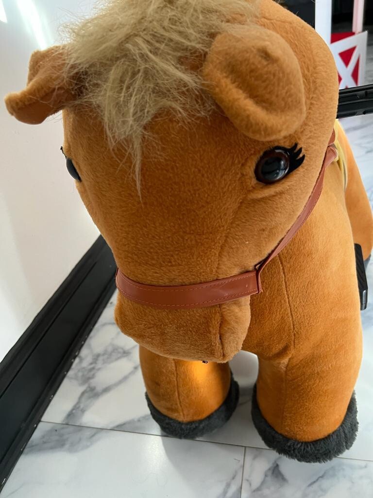6 Volt Stable Buddies Chestnut Horse Plush Ride-On by Dynacraft With Barn