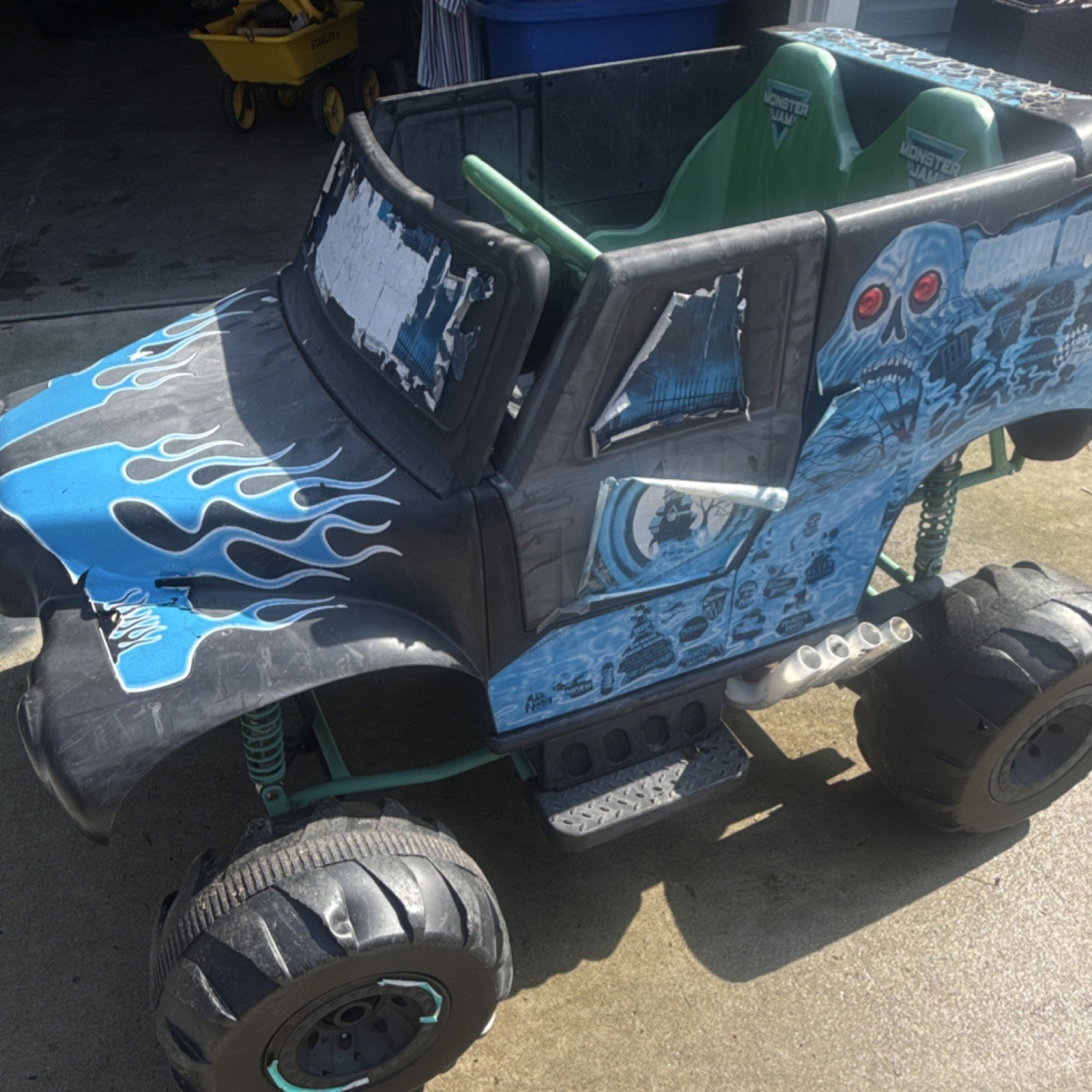 Monster Jam Grave Digger Battery Operated 24v Ride-On Toy Truck Cars Theme