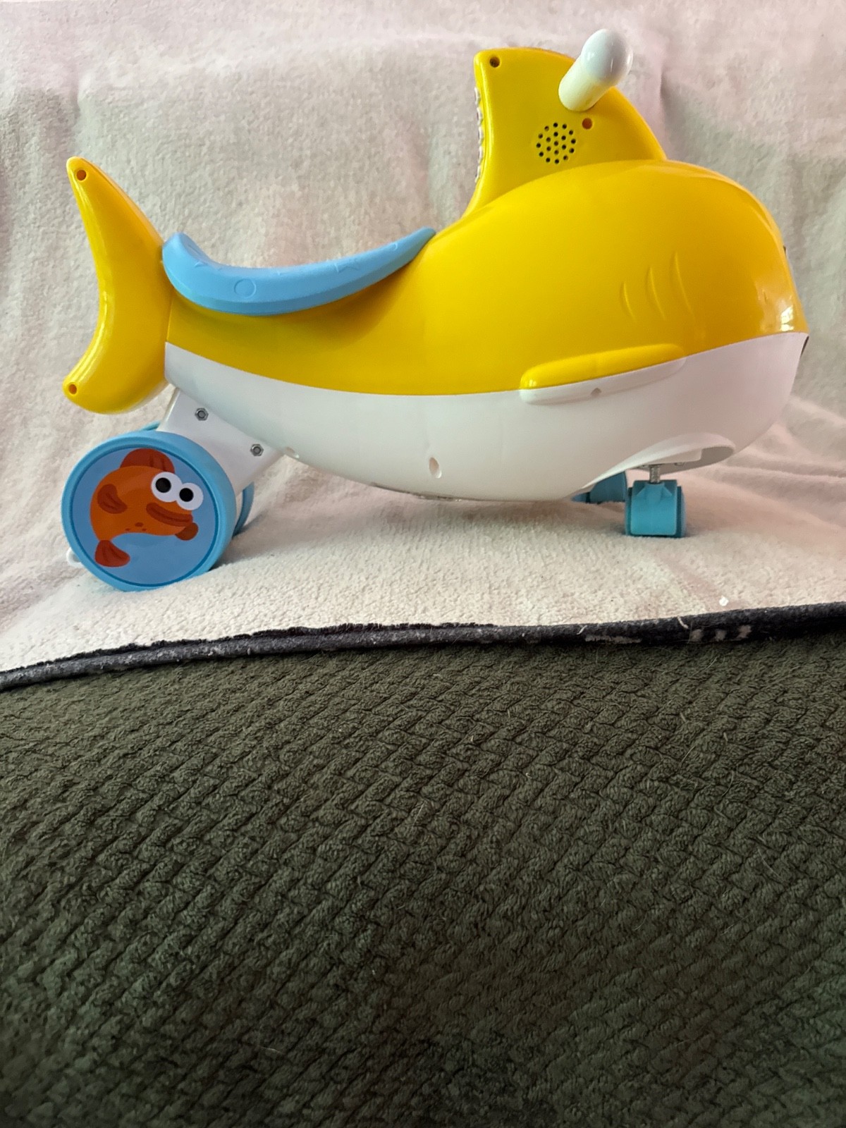 Baby Shark Ride On Self Powered Non-Electric Sit Down Scooter Boys Girls Bike