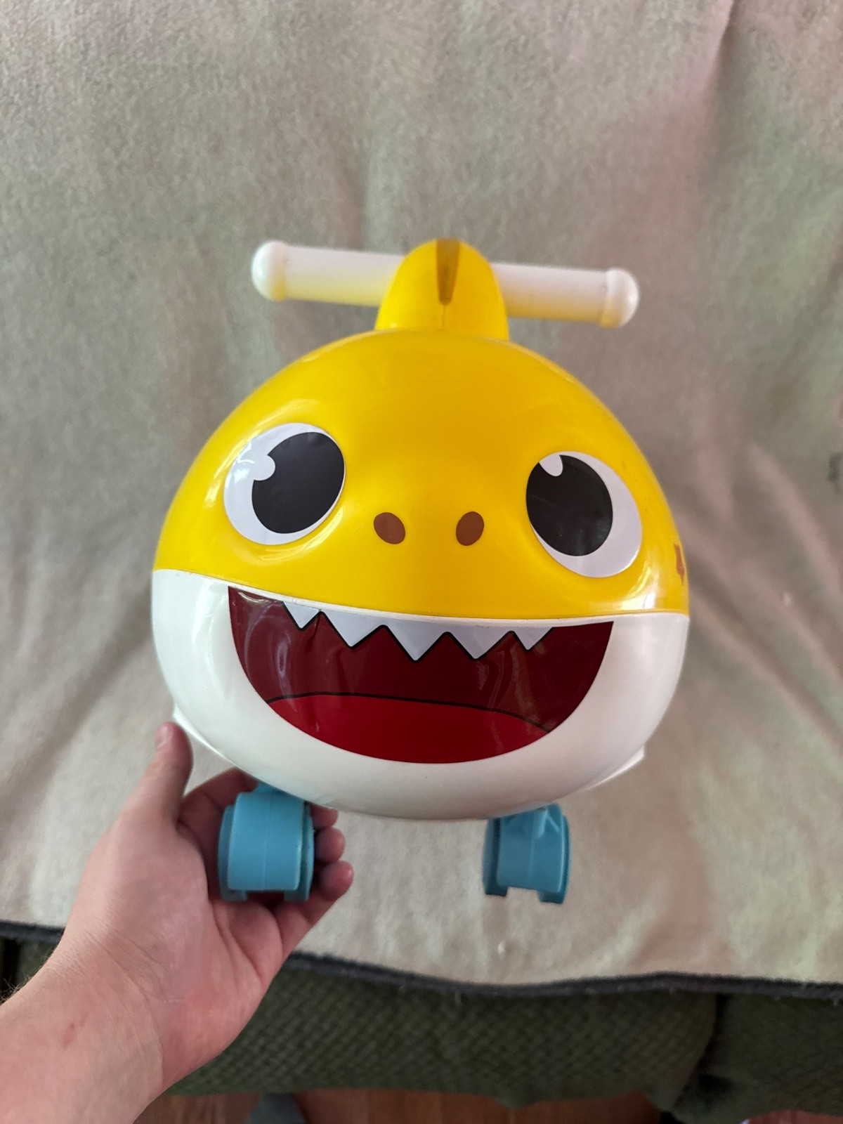 Baby Shark Ride On Self Powered Non-Electric Sit Down Scooter Boys Girls Bike