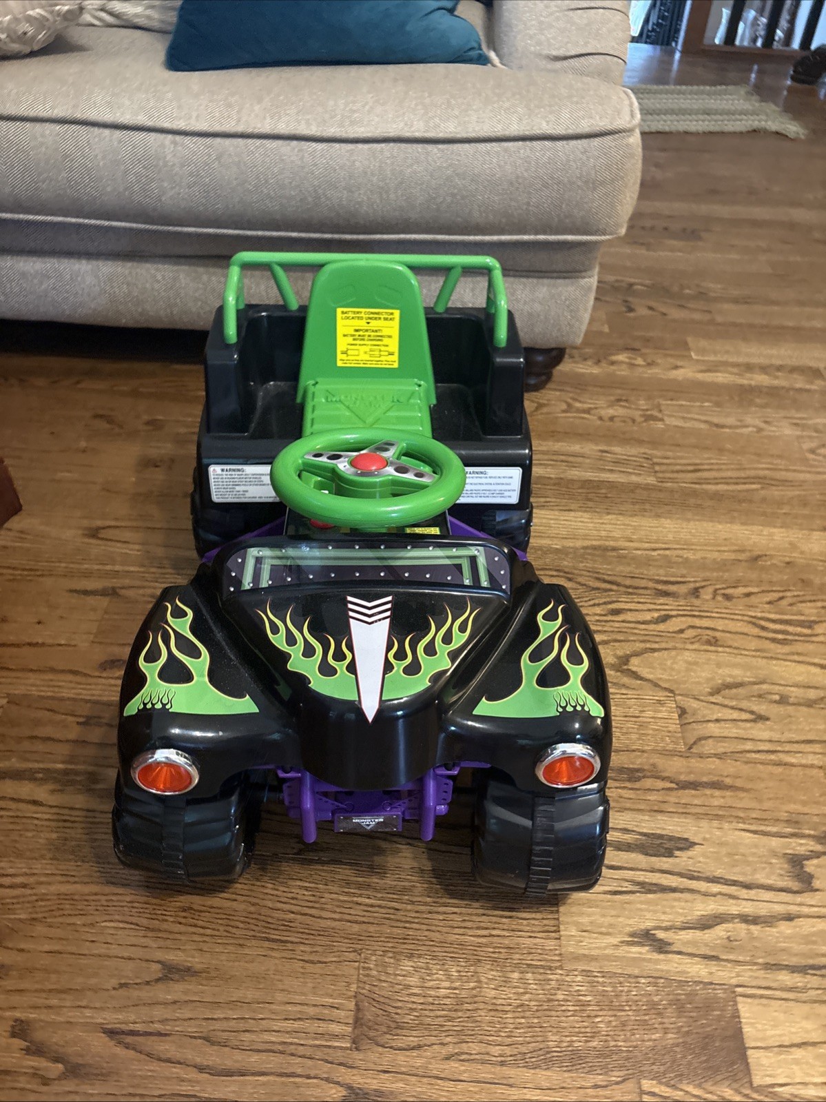 Toddler Monster Jam Grave Digger 6V RideOn Truck Car Charger Not Inc. Untested