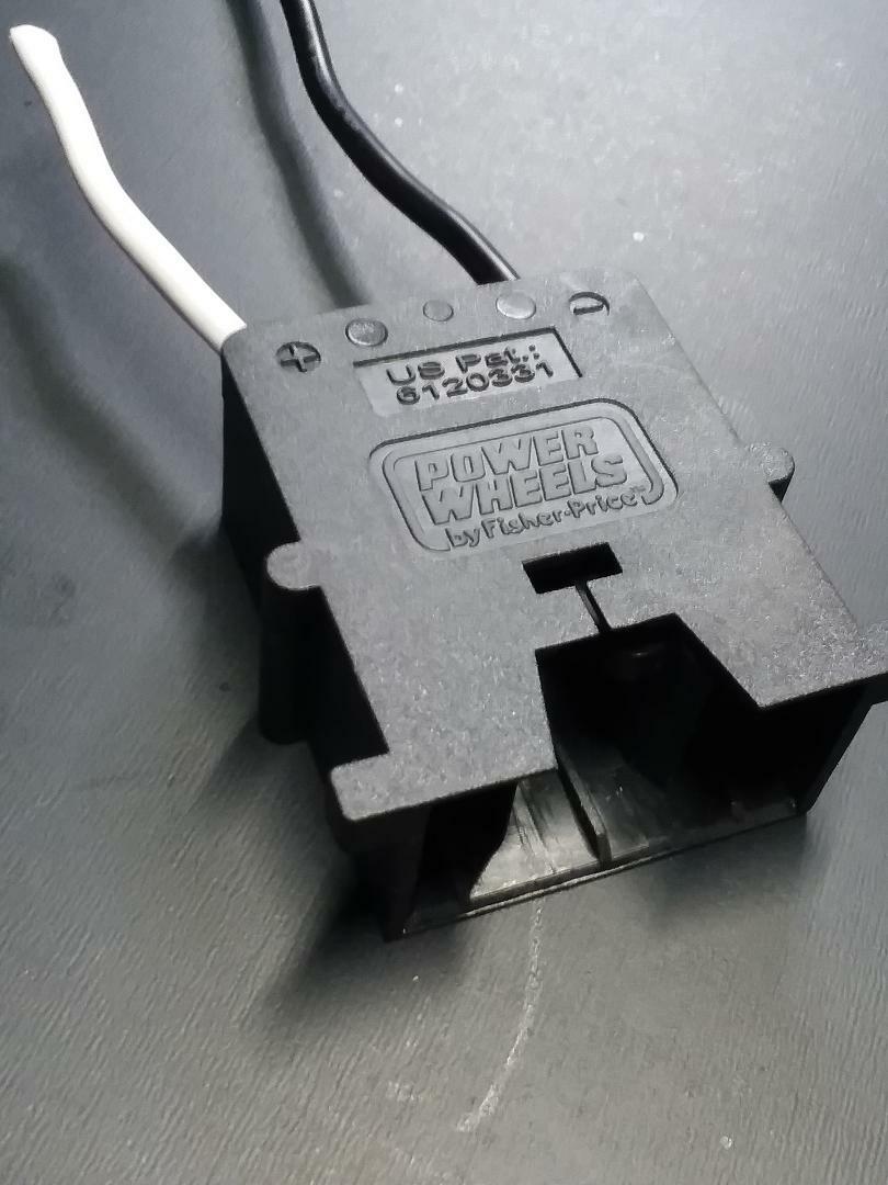 PRE OWNED Power Wheels Female 12v Connector Plug – Battery Side