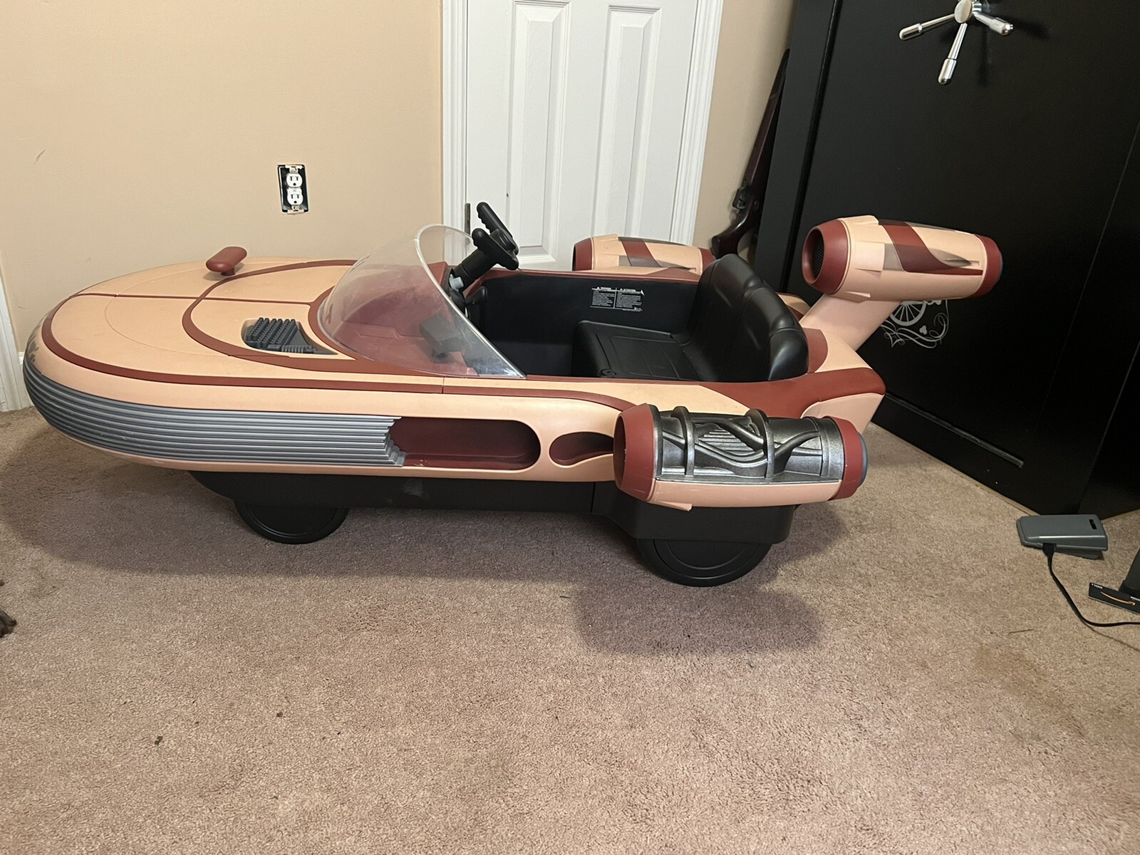 Radio Flyer Star Wars 12V Luke Skywalkers Landspeeder Ride On