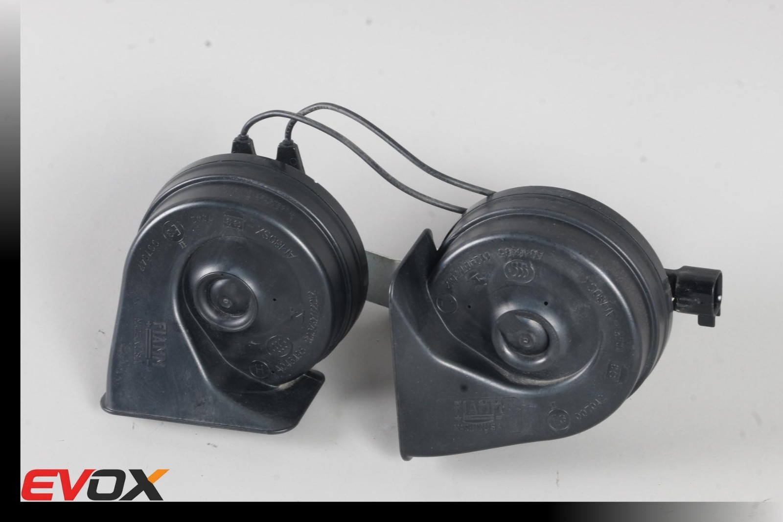 Dual Horn Assembly with Bracket with RAM 1500 2500 3500 3.6L V6 5.7L V8 2014+
