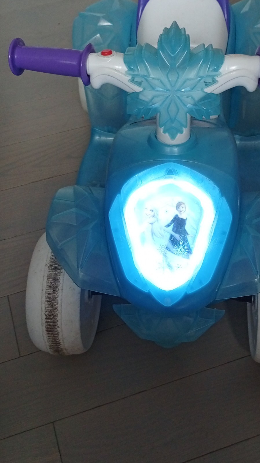 Disney Frozen Battery Operated Ride-On Toy Blue with Light-Up Panel