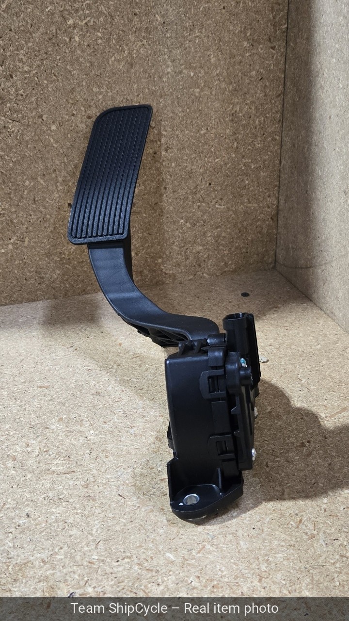 ZQ Accelerator Gas Pedal wPosition Sensor Replacement for Chevy Silverad G2U