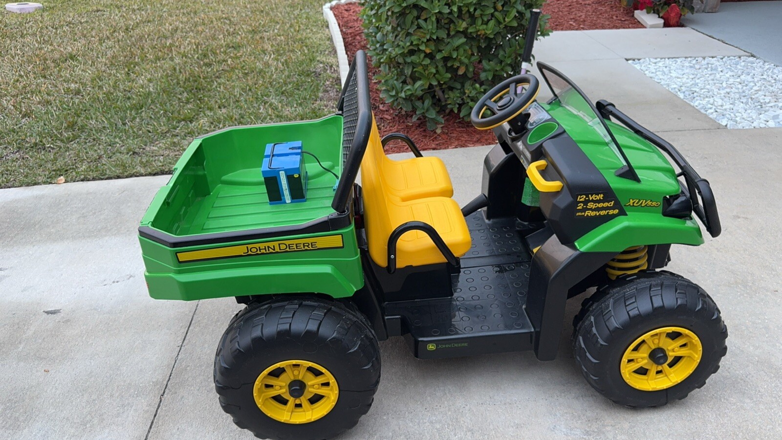 Peg Perego John Deere Gator XUV12-volt Battery-powered Ride-onToy