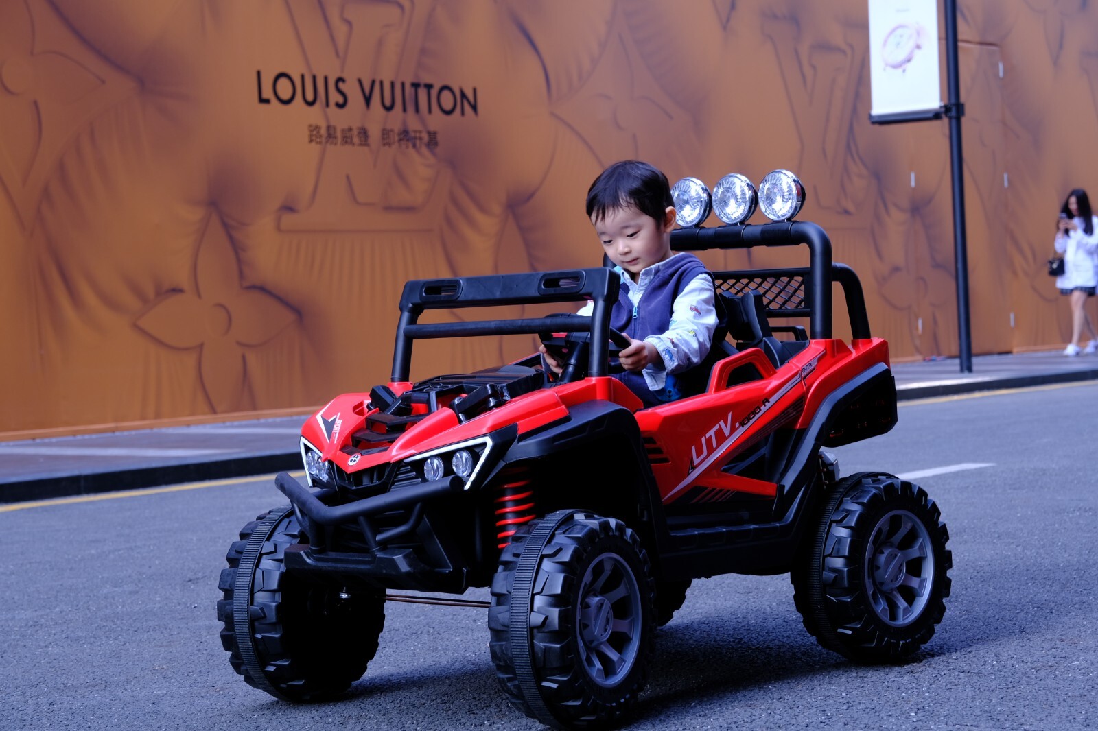 Vivicreate Kids ride on car 12v battery remote control iphone app LED lights