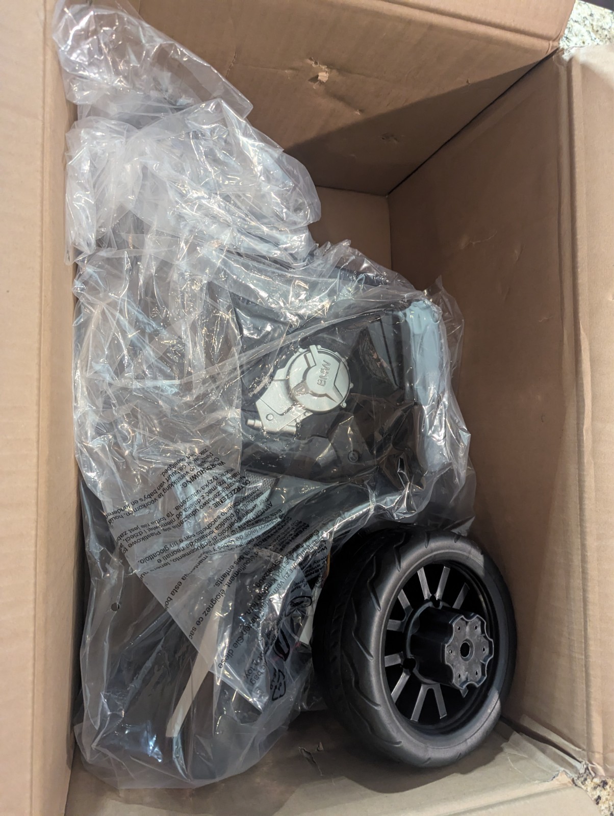 BMW S1000 RR Battery-Powered Trike Children age 18-36 months TY327662BK Black