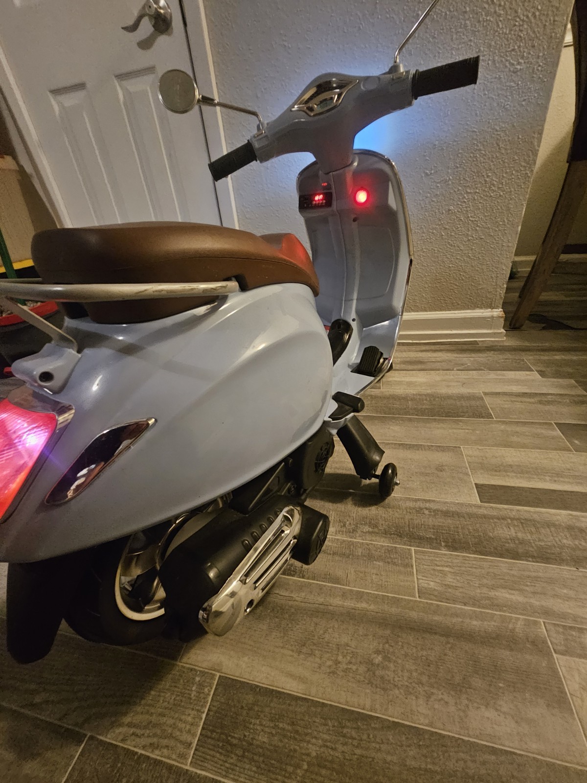 Blazin’ Wheels 12V Vespa GTS Super Sport battery-operated ride-on scooter. Kids