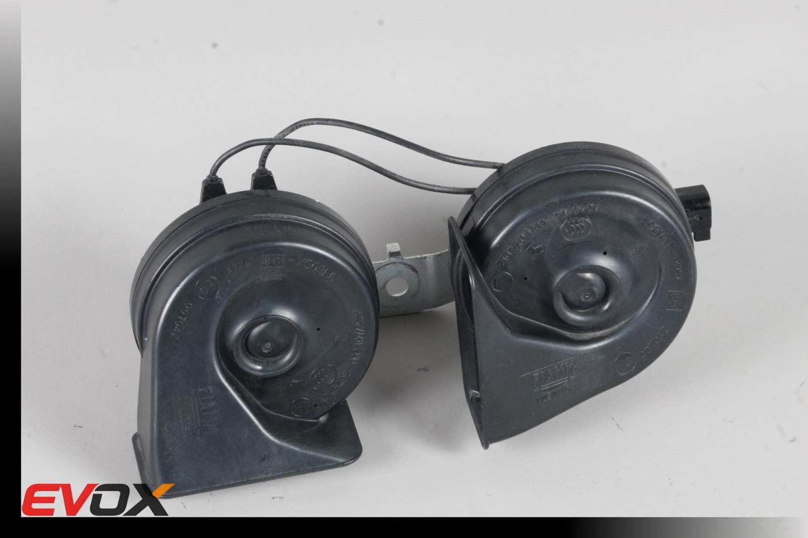 Dual Horn Assembly with Bracket with RAM 1500 2500 3500 3.6L V6 5.7L V8 2014+