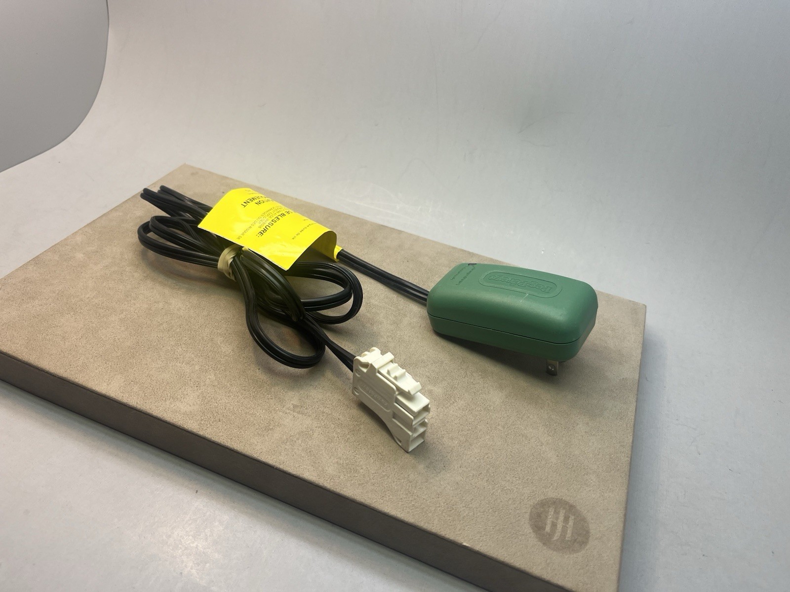 Peg-Perego Genuine OEM 6Vdc 25200019 6V Battery Charger for Ride On Toys