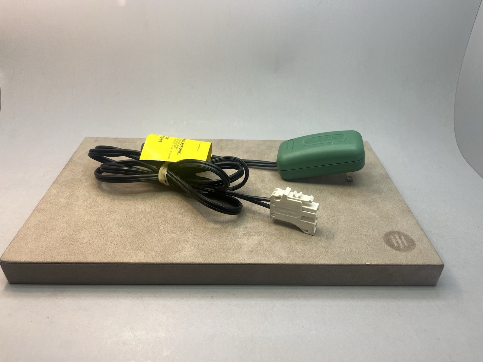 Peg-Perego Genuine OEM 6Vdc 25200019 6V Battery Charger for Ride On Toys