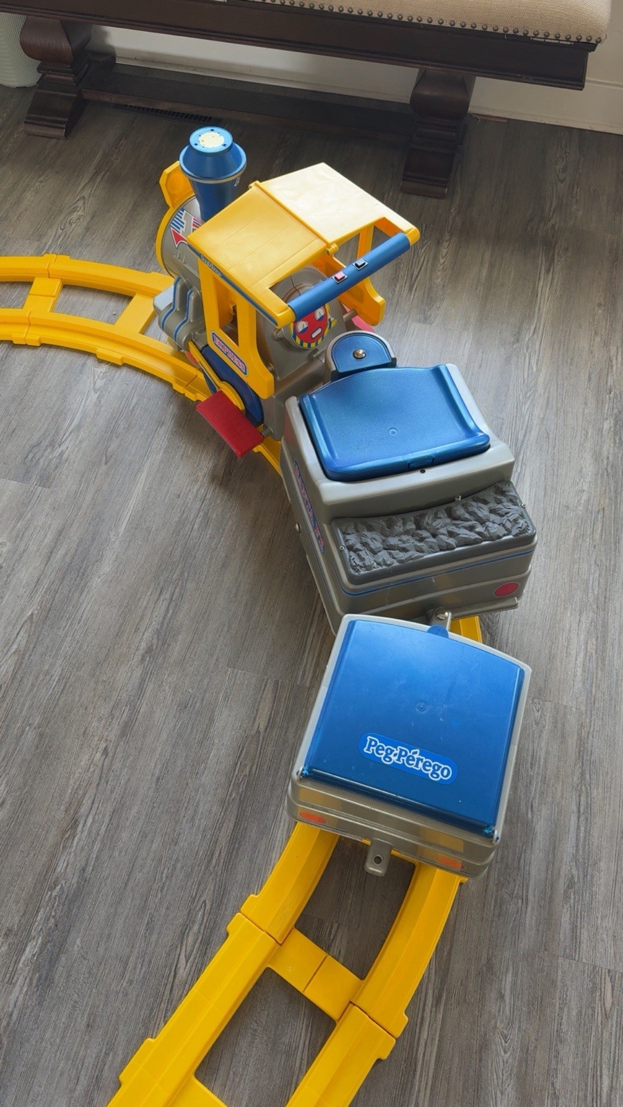 Peg Perego Santa Fe Train Express Ride On With Extra Figure 8 Tracks And Charger