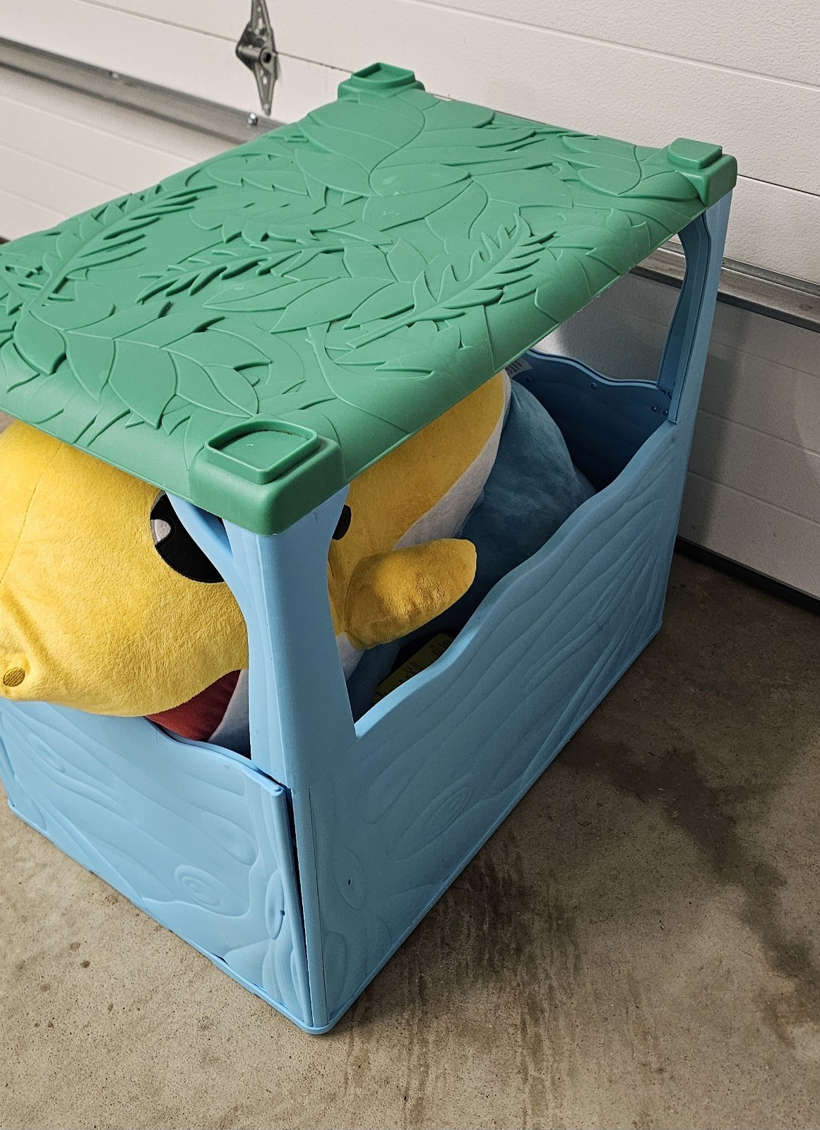 🦈Dynacraft Baby Shark 6V⚡️Super Soft Plush Ride On Toy Ocean Crate Bed