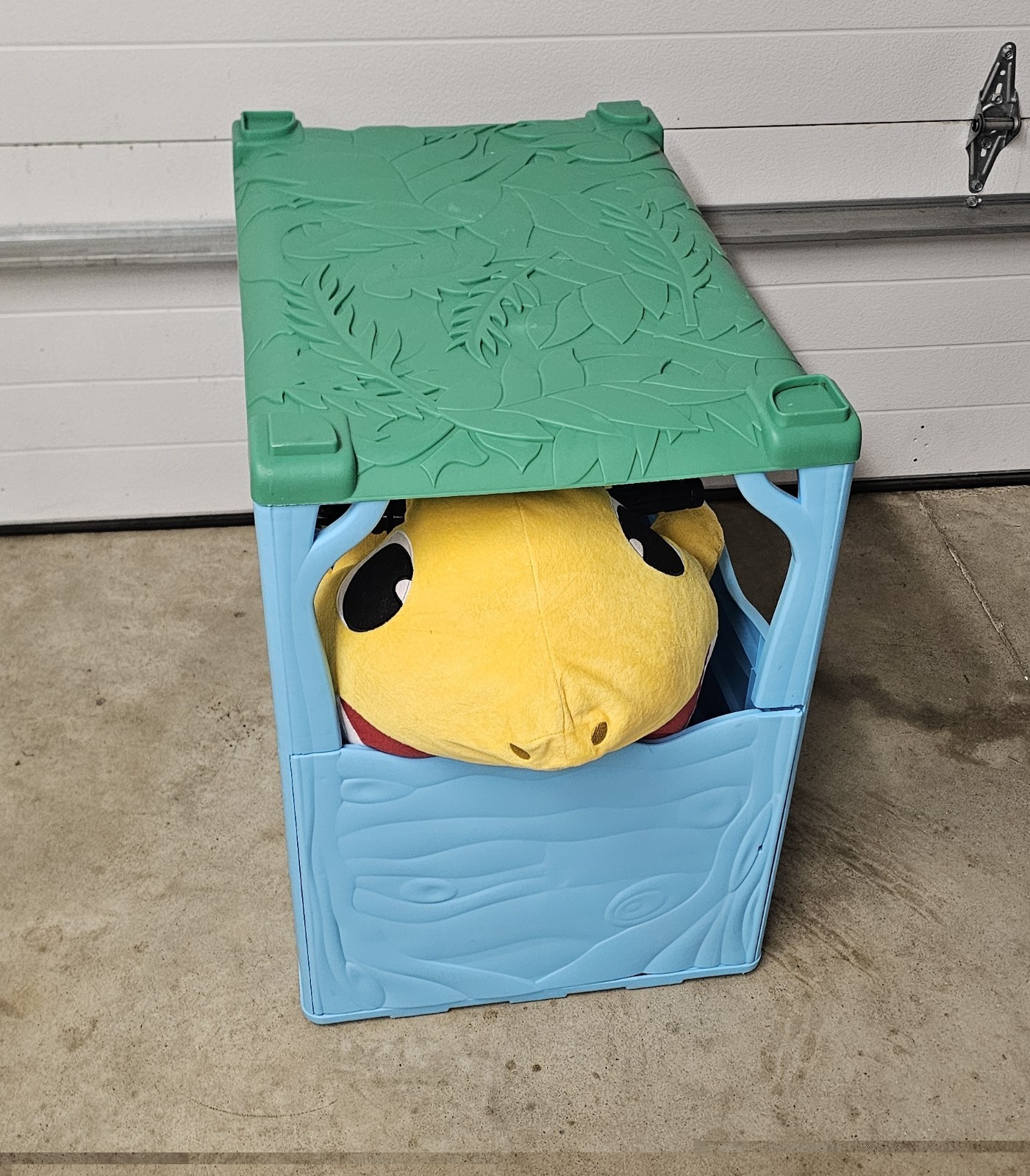 🦈Dynacraft Baby Shark 6V⚡️Super Soft Plush Ride On Toy Ocean Crate Bed