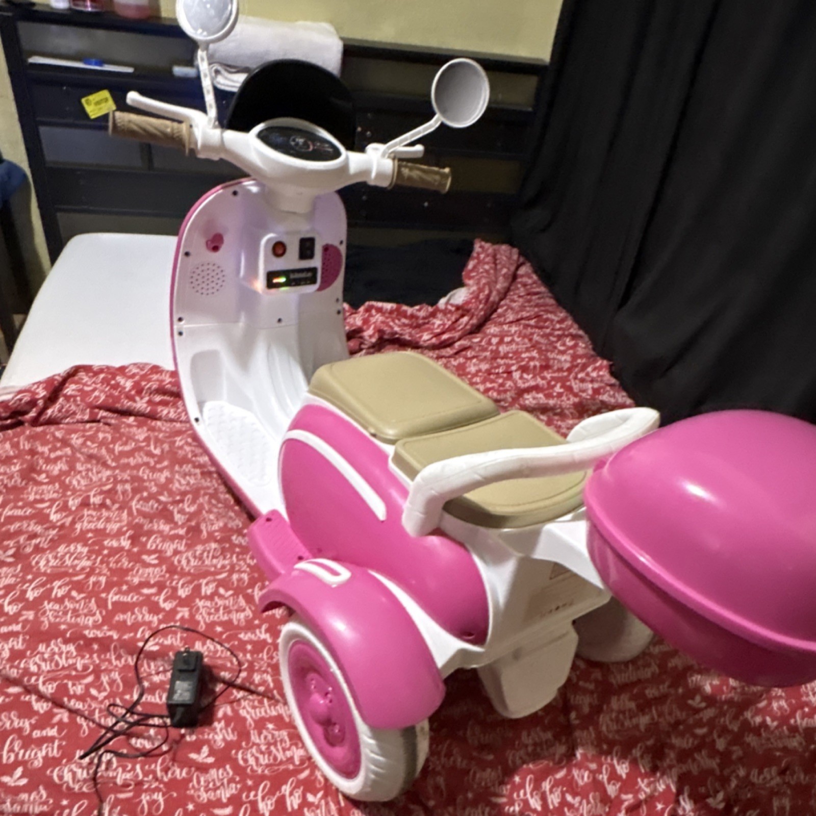 Xingtai Jinxiong Battery Operated Pink Ride-On Scooter HM3388 3-8 Years