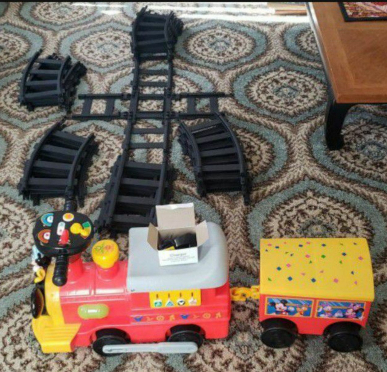 KIDDIELAND MICKEY TODDLER BATTERY OPERATED RIDE ON TOY TRAIN W/ TRACKS & SOUNDS