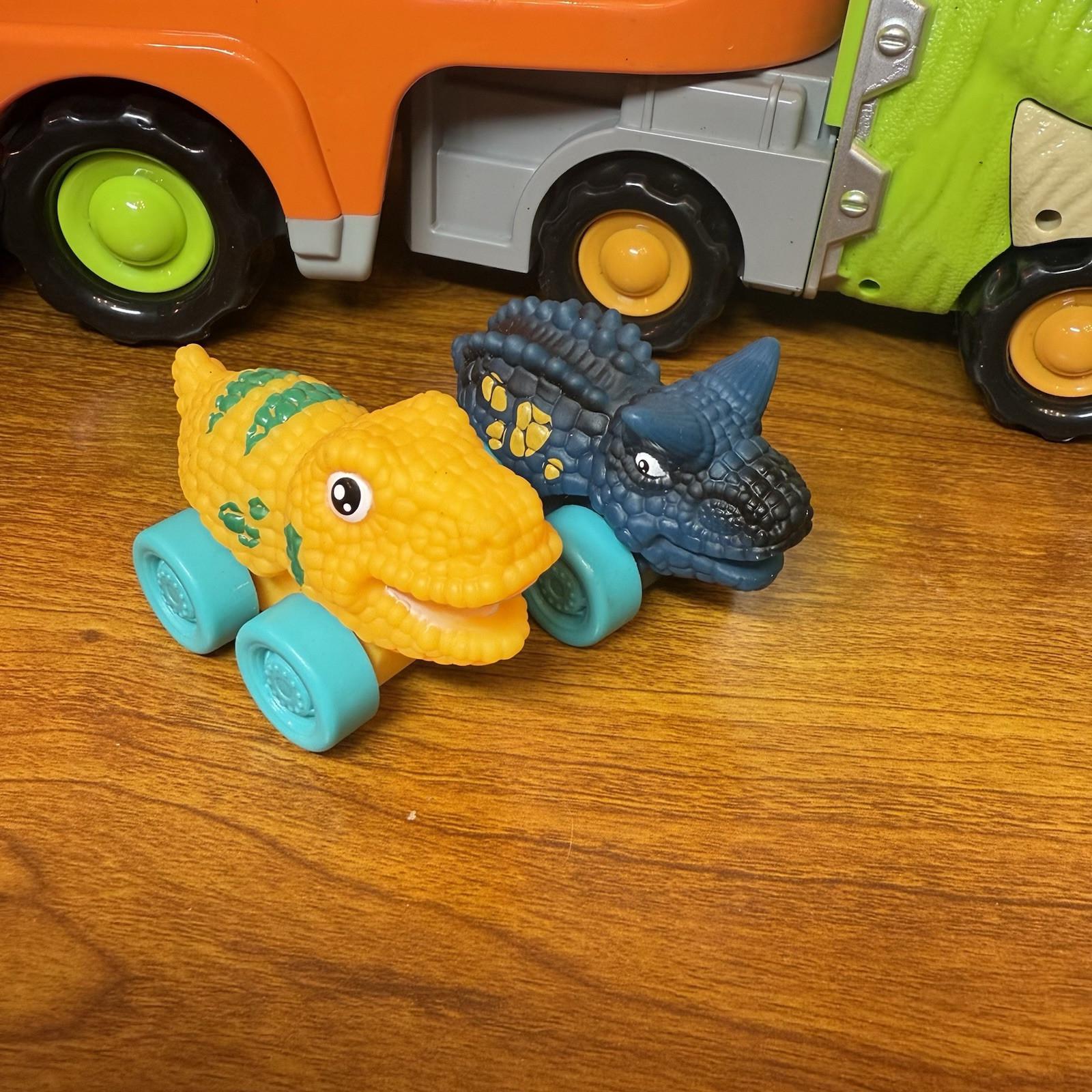 JOYIN Dinosaur Truck Toys for Kids, Kids Boys Age 3-5 Cars Used Roaring Riders