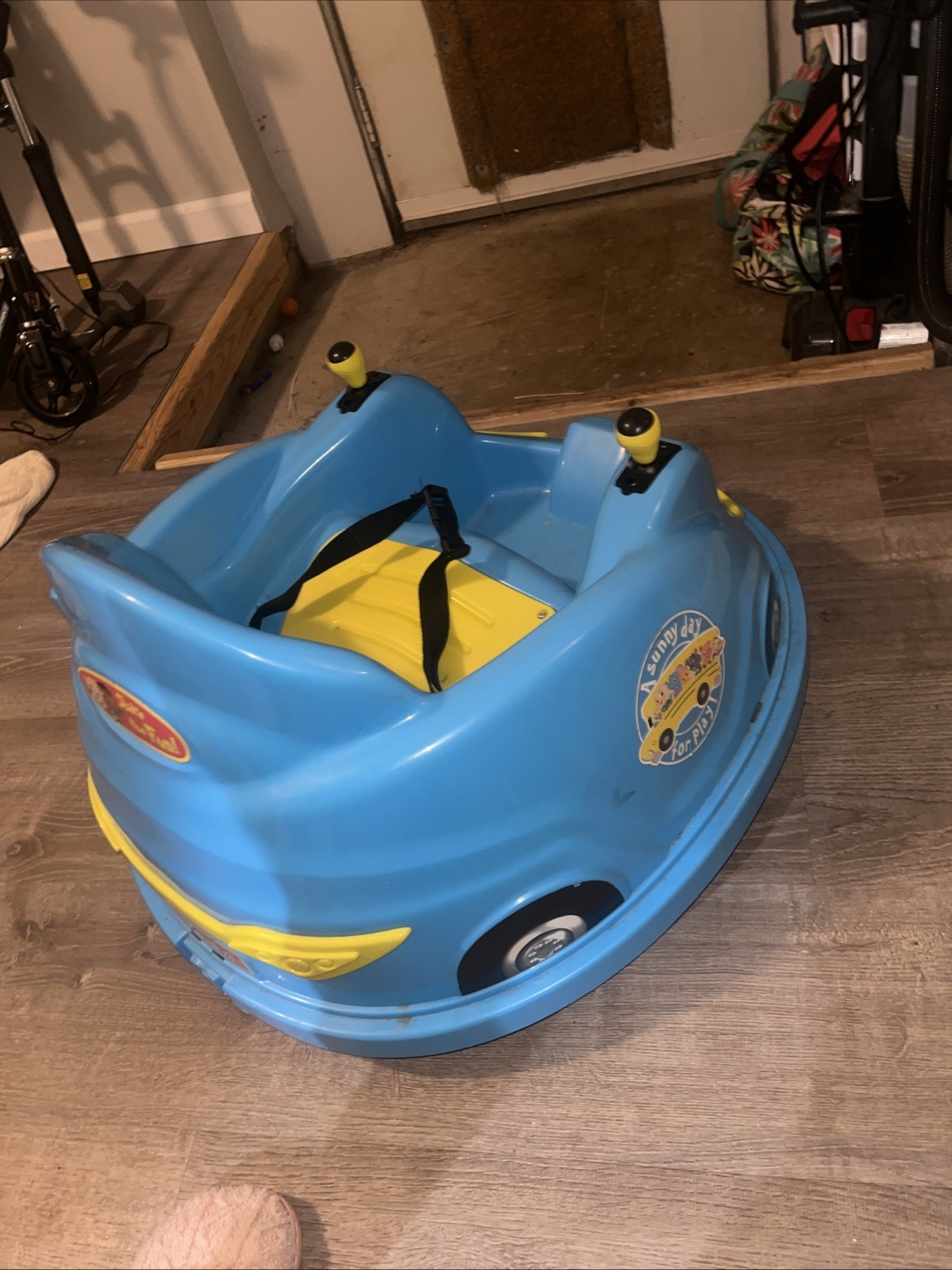 6V Bumper Car, Battery Powered, Electric Ride on for Children by Flybar