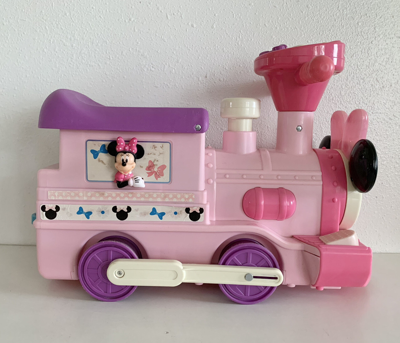 Disney Junior Minnie Train And Tracks – 6v Battery – Charger Not Included