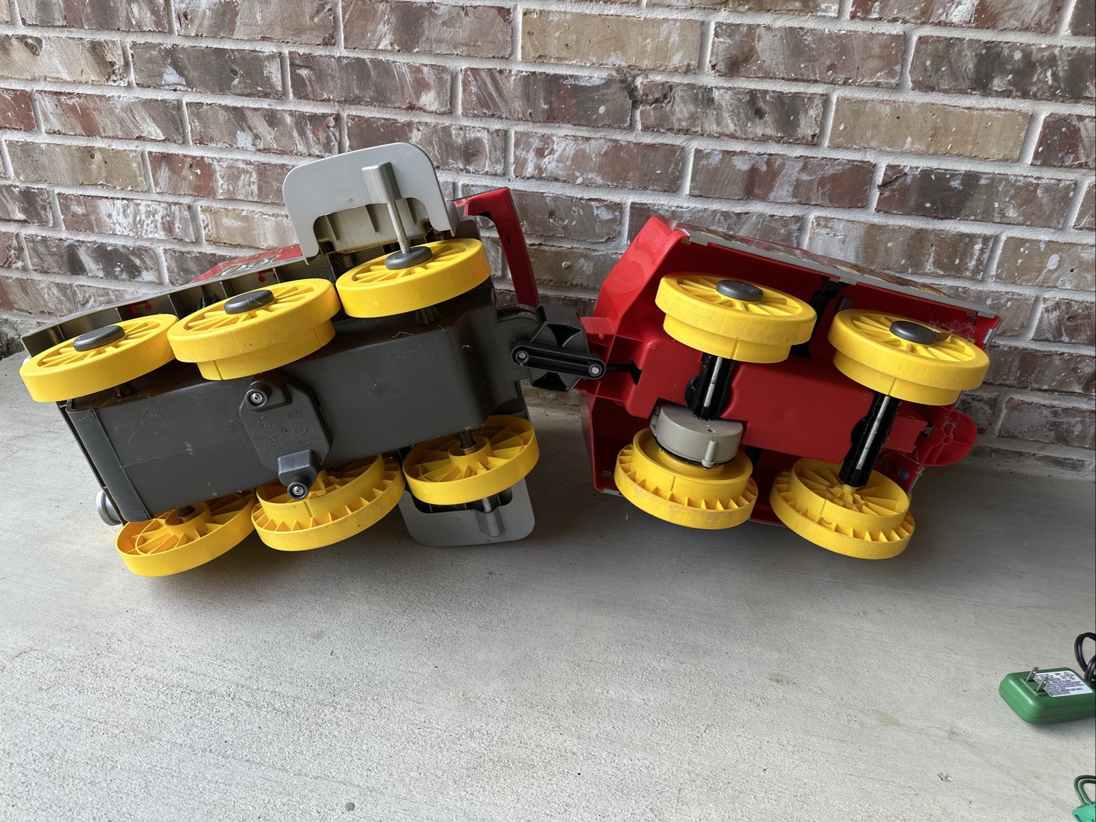 🚂 CHOO CHOO EXPRESS Train Ride On w Track!! Charger & Battery Peg Perego – READ