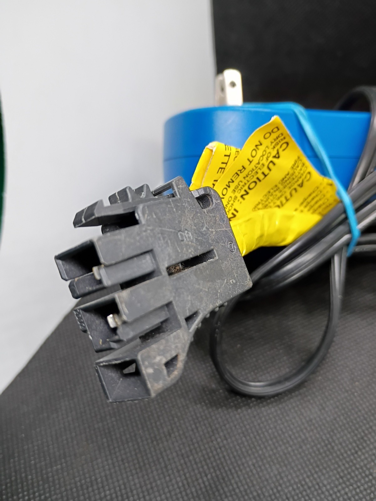 Genuine Peg-Perego 12V DC Class 2 Battery Charger Model 25200030