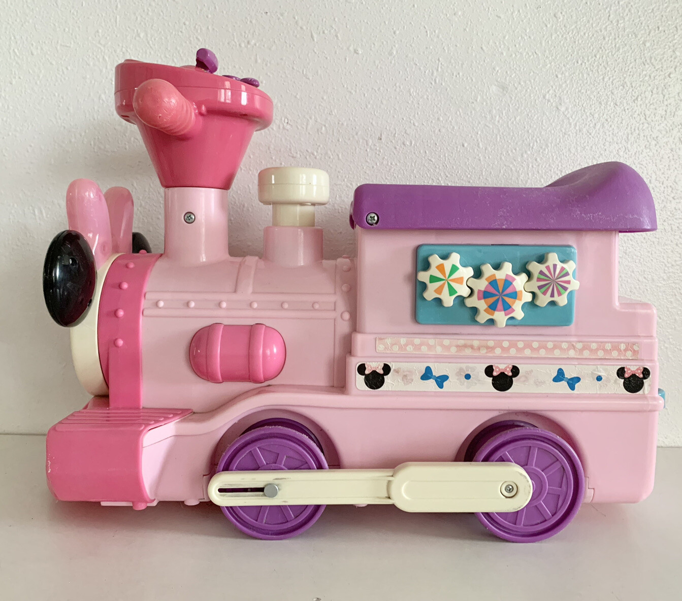 Disney Junior Minnie Train And Tracks – 6v Battery – Charger Not Included