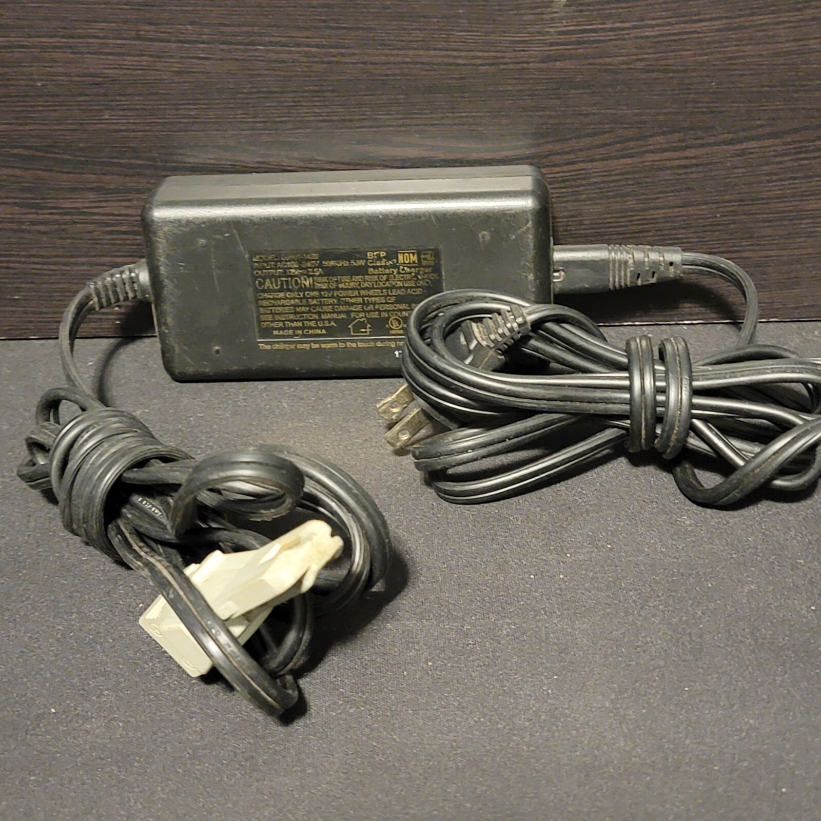 Fisher Price Power Wheels 12 Volt Battery Quick Charger Model 00801-1429 12V 2.5