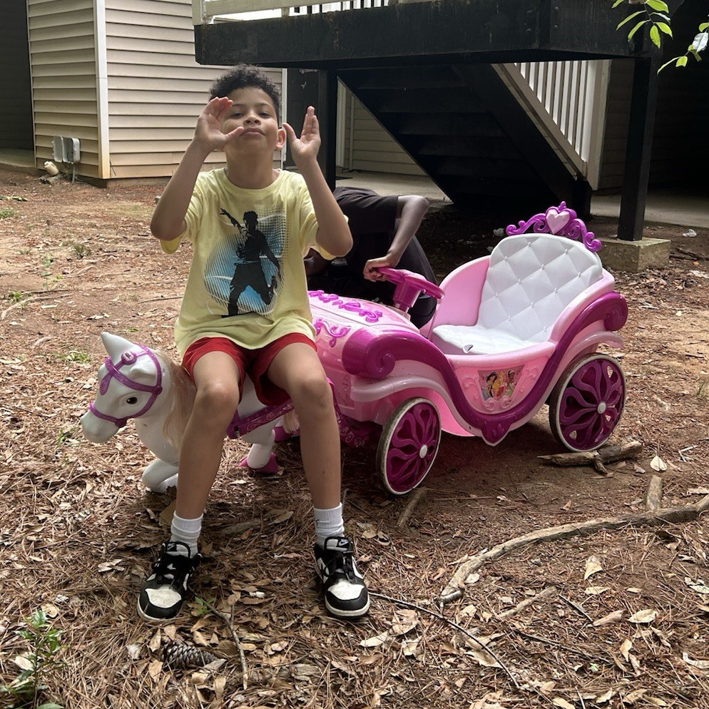 Disney Princess Battery Powered Ride-On Carriage Car, Pink/White, Ages 3-7