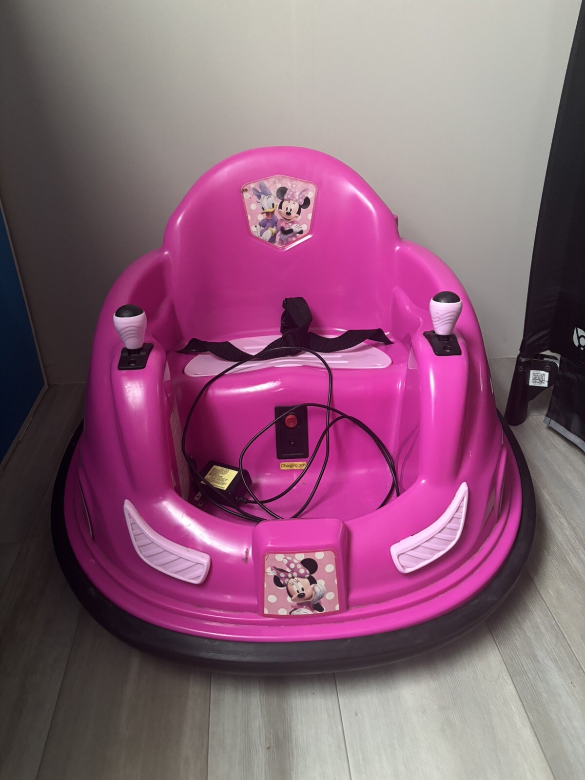Disney Minnie Mouse Battery-Powered Bumper Car Ride-On, Ages 18-48 Months, Pink
