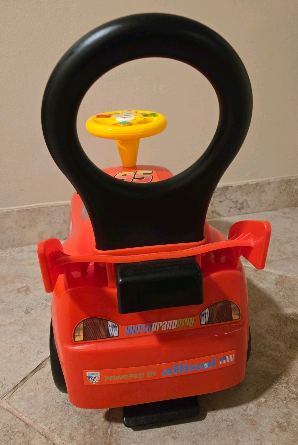 Disney Pixar Cars Lightning McQueen Light ‘N Sound Ride-On