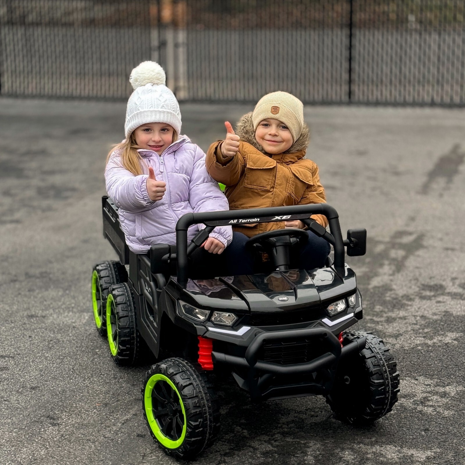 24V Kids Ride on Toy 2 Seater Electric Truck 2 Speed 4-7mph with Remote Control